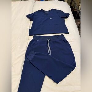 Figs women's scrub set in color Navy Blue